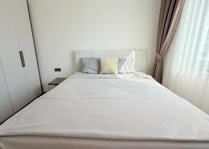 Sifir Muhtesem Havuzlu Aileye Oezel 1E1 Rezidans